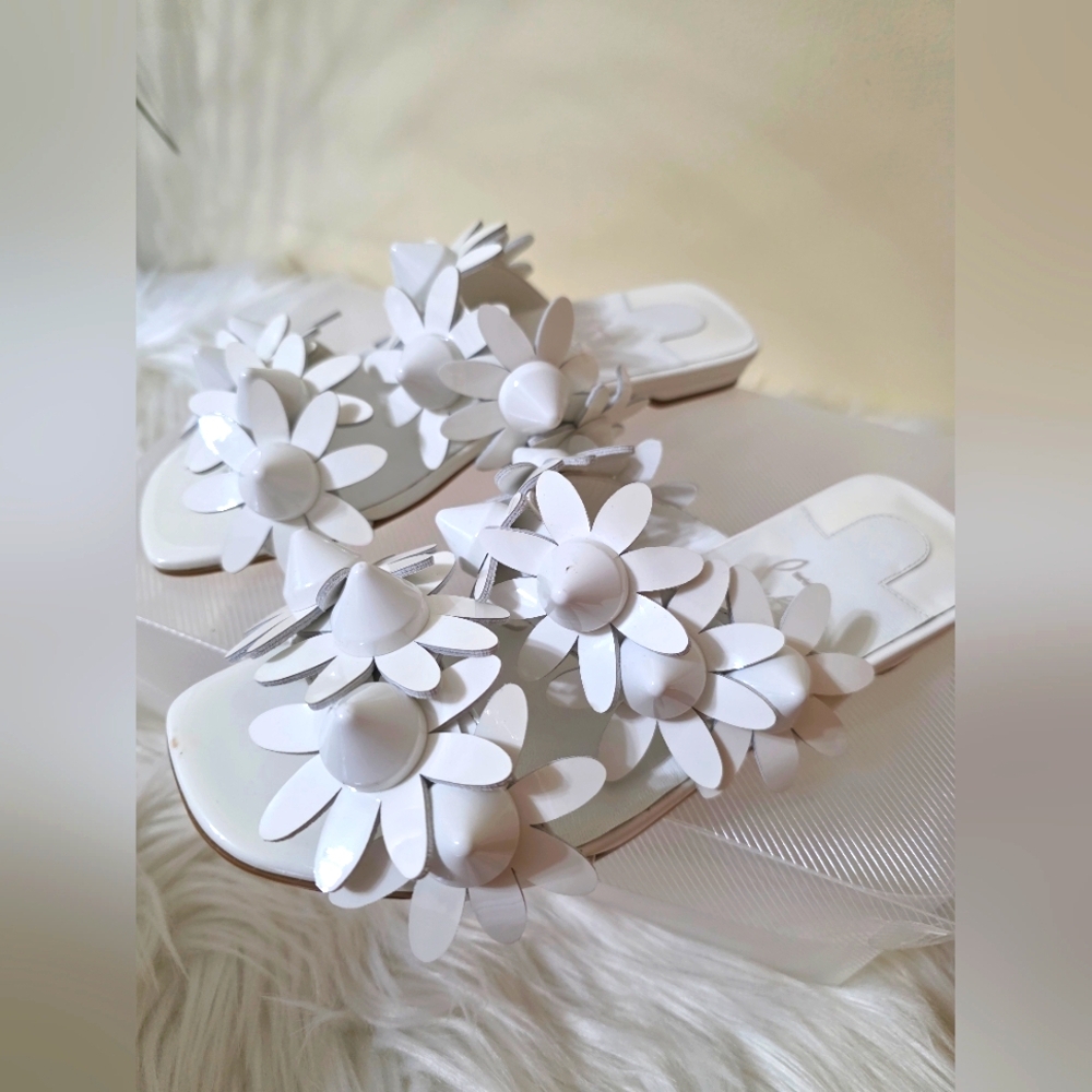 ❌SOLD❌ 🤍Christian Louboutin Daisyna🤍 - Picture 3 of 13